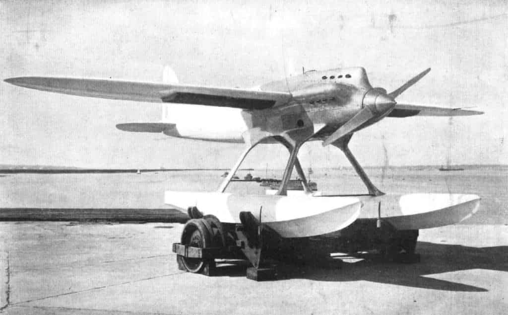 Спроектированный Реджинальдом Митчеллом для гонки 1925 г. свободнонесущий моноплан S.4 был бесспорно прогрессивной машиной, однако разбился из-за конструктивных просчетов
